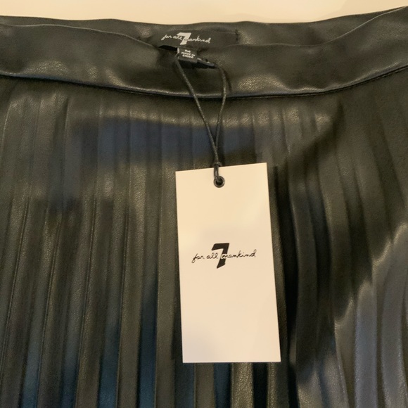 Black pleated faux leather skirt. - Picture 2 of 4